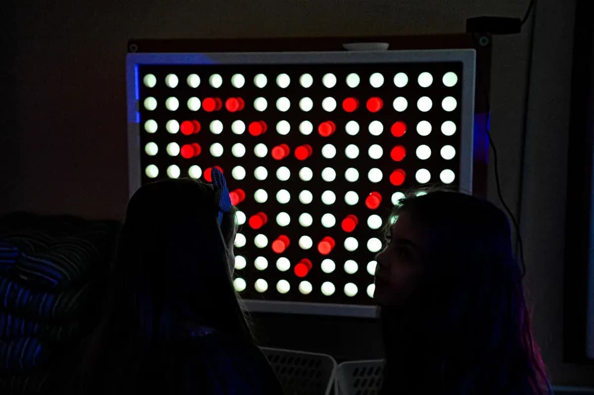 SenzoGlow – Panou luminos interactiv
